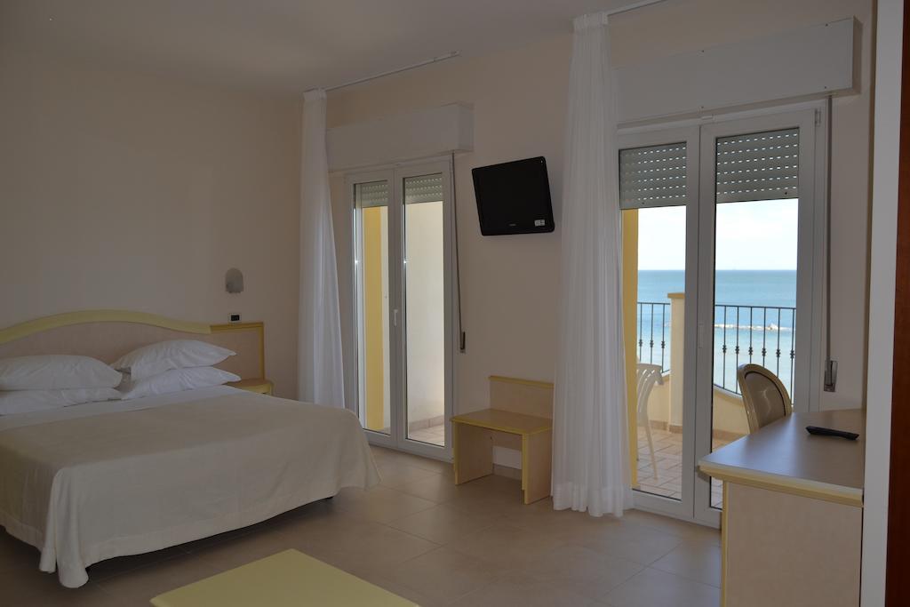 Hotel Zeus Римини Экстерьер фото