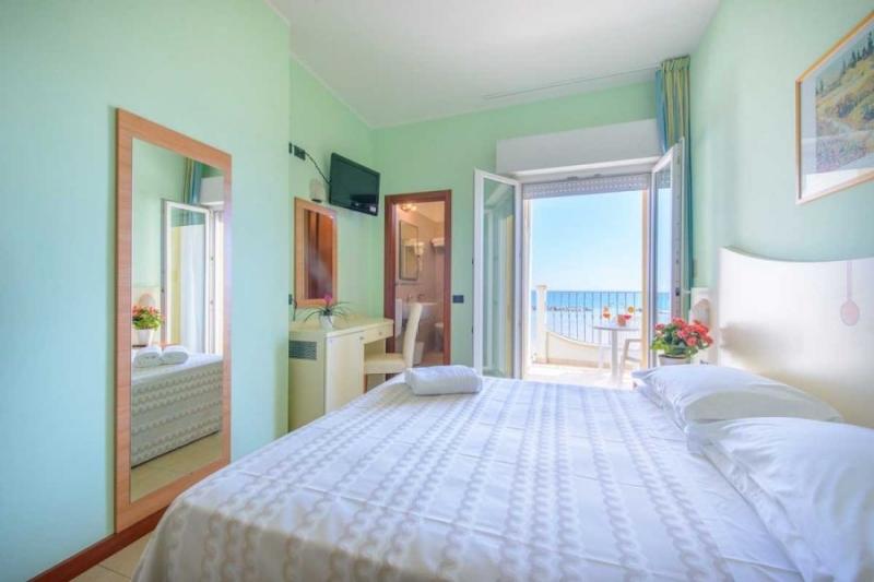 Hotel Zeus Римини Экстерьер фото