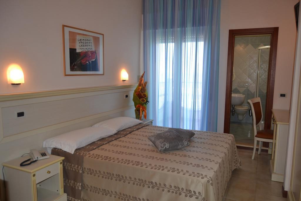 Hotel Zeus Римини Экстерьер фото
