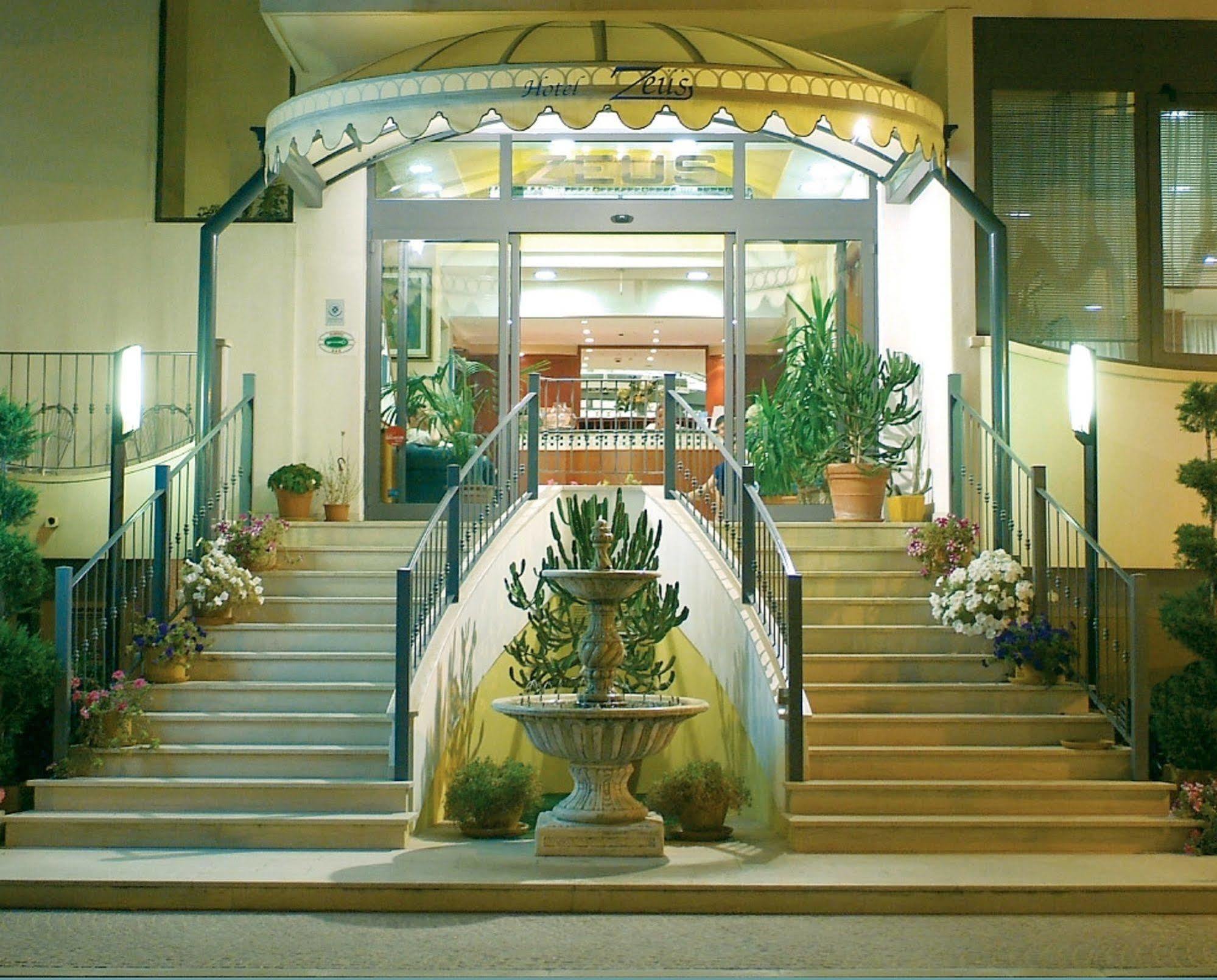 Hotel Zeus Римини Экстерьер фото