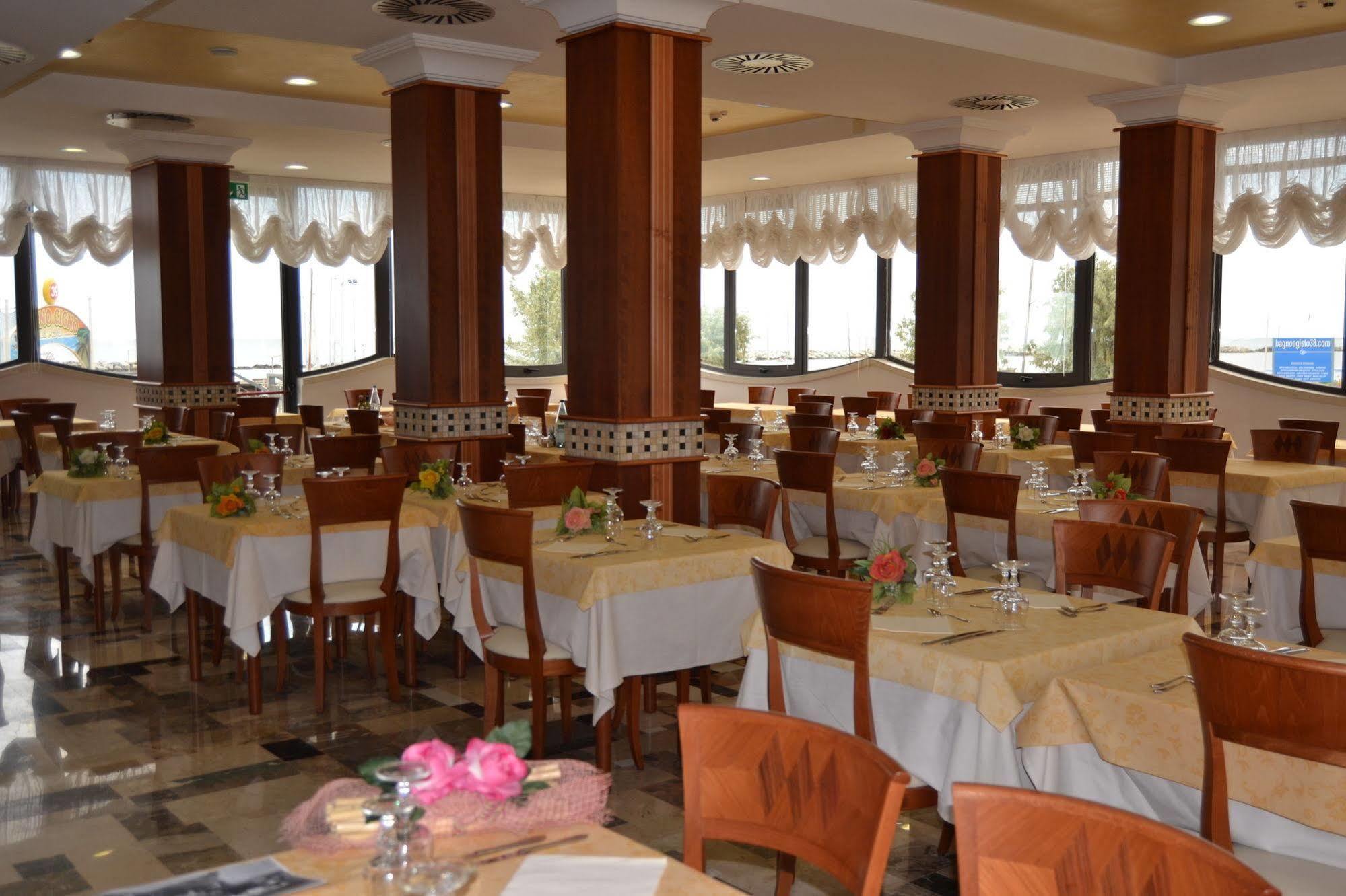 Hotel Zeus Римини Экстерьер фото