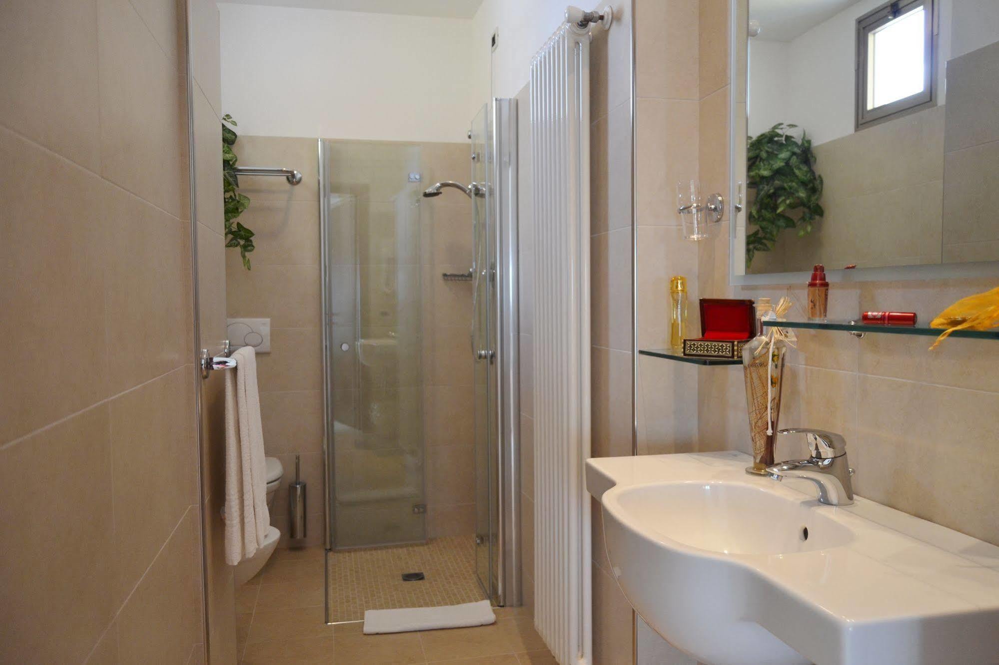 Hotel Zeus Римини Экстерьер фото