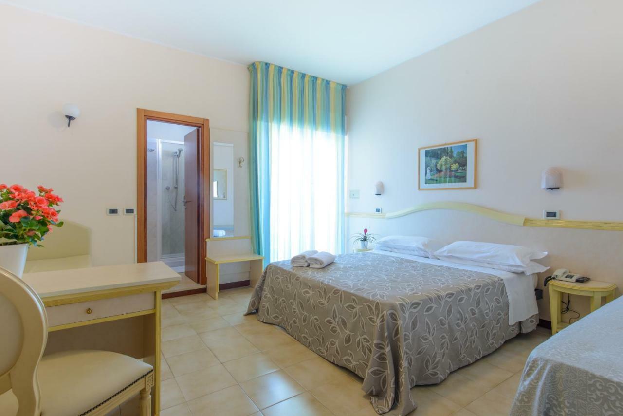 Hotel Zeus Римини Экстерьер фото