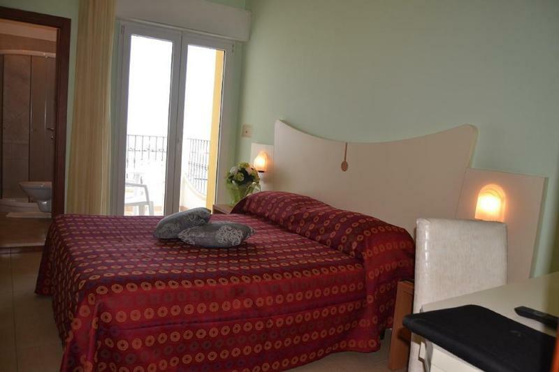 Hotel Zeus Римини Экстерьер фото